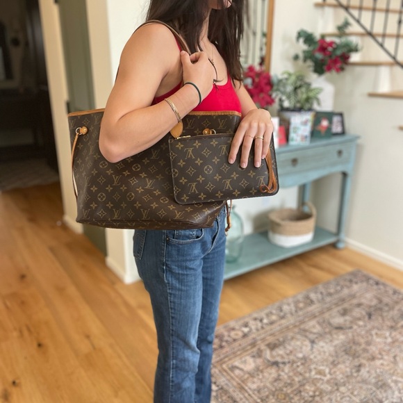 🌿authentic Louis Vuitton neverfull mm tote and pouch. Includes box - Picture 3 of 15